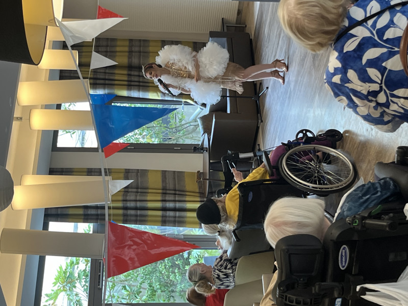 Bienvenue au cabaret pour célébrer le 14 juillet !