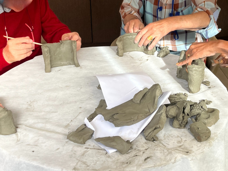Atelier sculpture : Vendredi 16 octobre 2026 la résidence prend forme entre les mains des résidents !